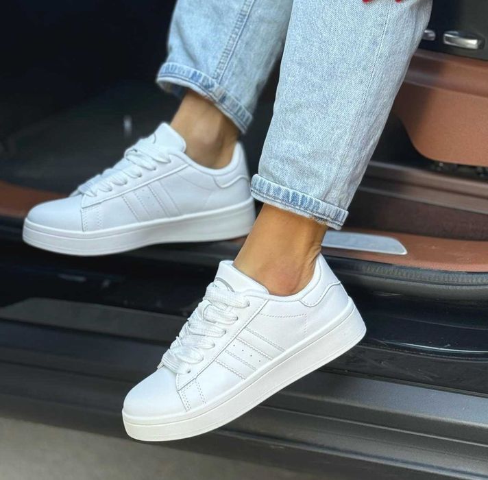 Женские белые кроссовки кеды