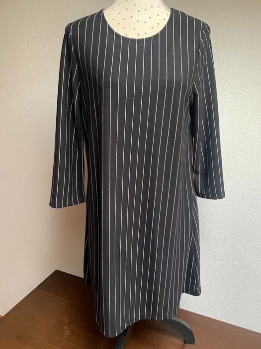 Vários vestidos casuais