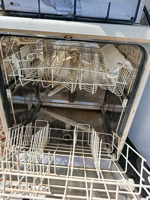 Máquina de Lavar Louça Whirlpool ADP 952 – Para Peças / Reparar / Desocupar