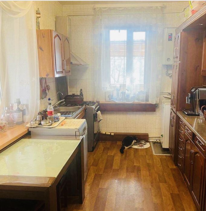 Дом вблизи метро Хол.Гора.Рядом с/м Класс. 240 м2. Старт 180000$.