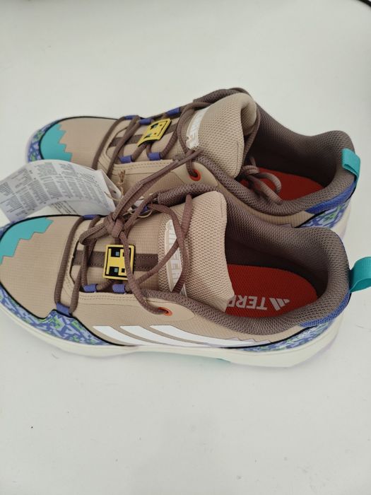 Tênis adidas Minecraft Terrex AX4R n38
adidas Minecraft Terrex AX4R
Número 38
Novo