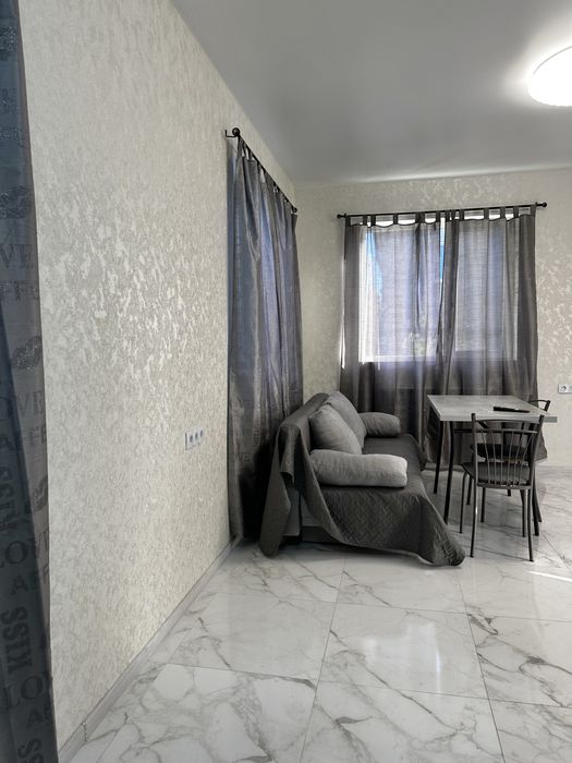 Новий гарний будинок біля моря