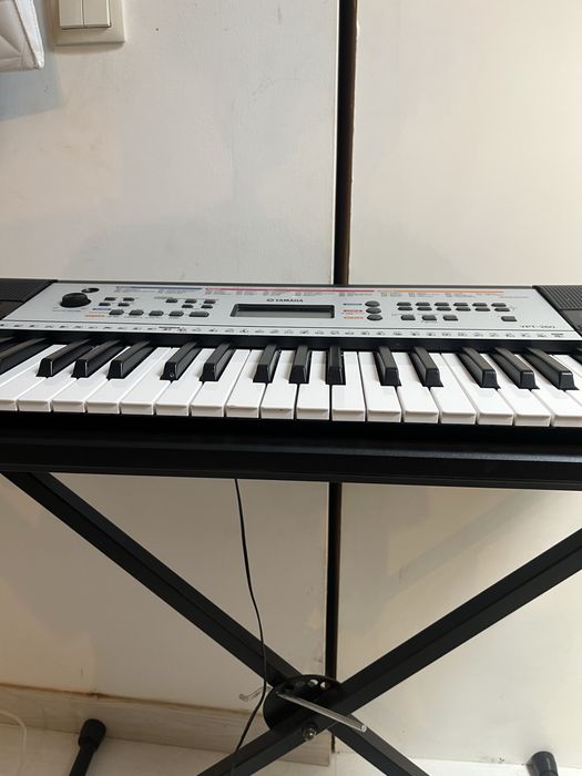 Teclado Yamaha YPT-260 com banco e fonte original