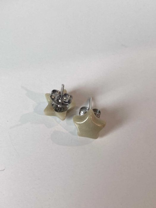 srebrne kolczyki gwiazdki beżowe śmietankowe stars