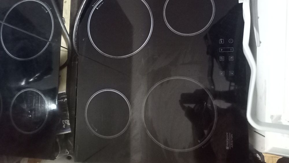 Placa de indução Hotpoint Ariston modelo KIB 644 C E