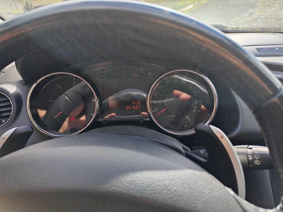 Peugeot 3008 1.6 e HDi caixa automática