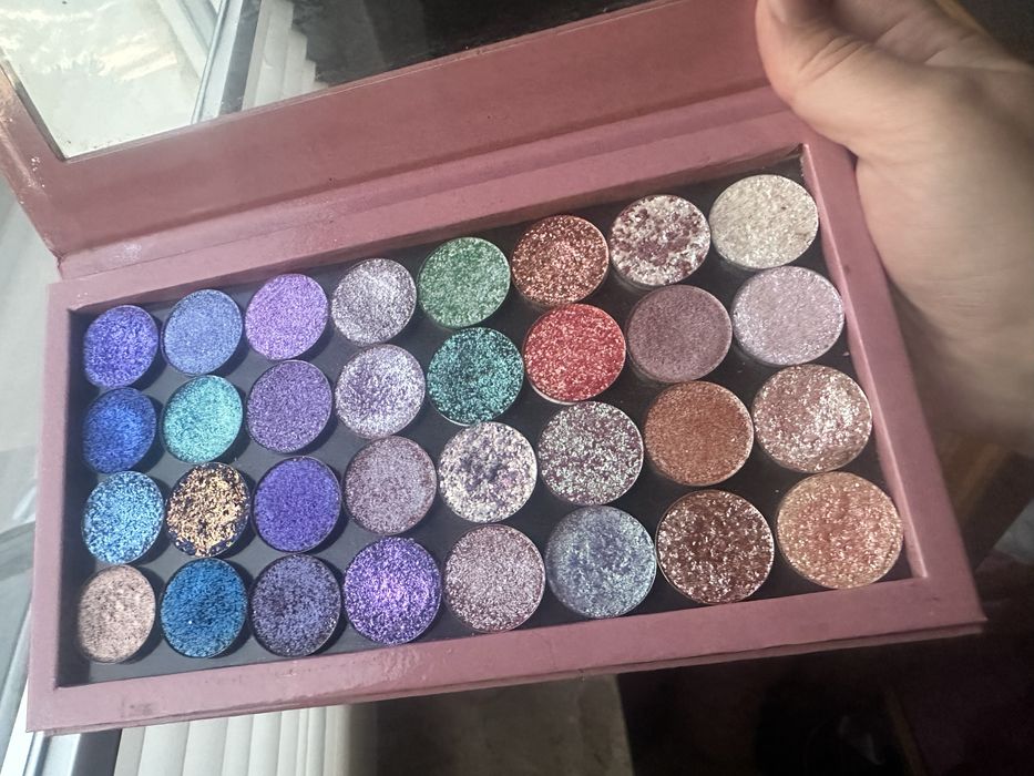 Paleta z cieniami błyszczącymi Glam shop