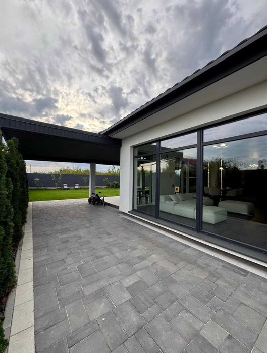 Продаж сучасного будинку