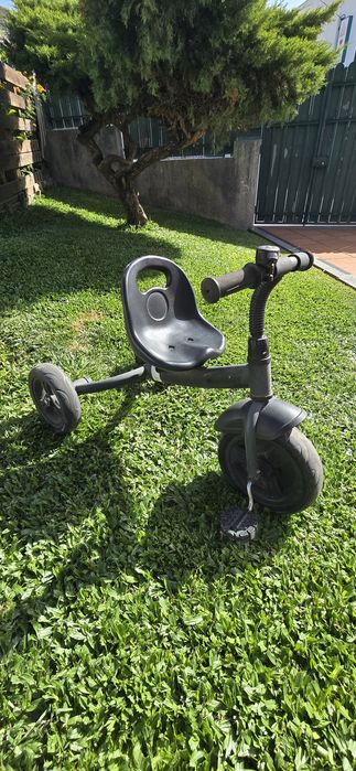 Triciclo de criança
