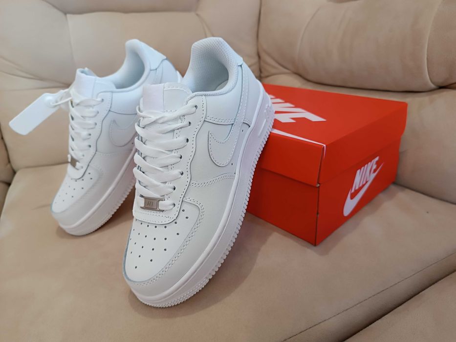 Жіночі кросівки Nike Air Force 1 (Шкіра) 2 кольори