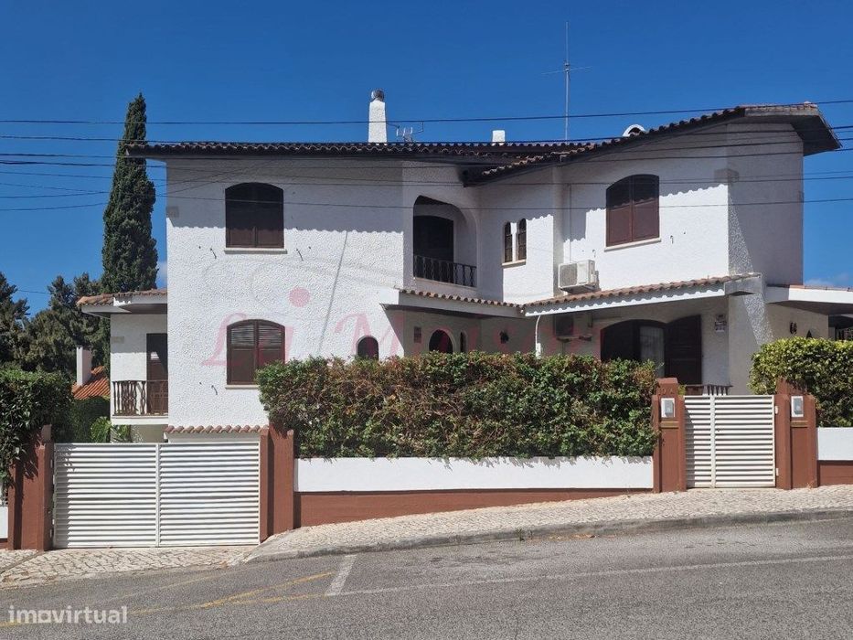 Moradia V4 Duplex no Centro de Loures