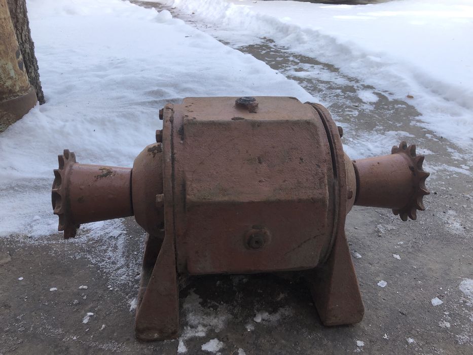 Редуктор кутовий Т-образний