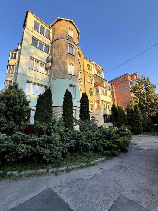 3-к біля Парку Перемоги, поверх 4/5, цегляний будинок, площа - 120 кв/м