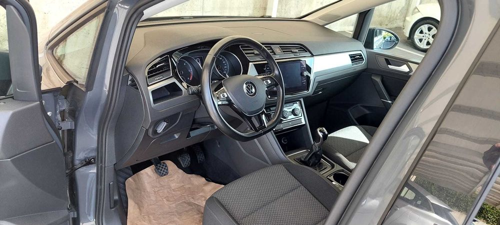 VW Touran 2021 7 lugares