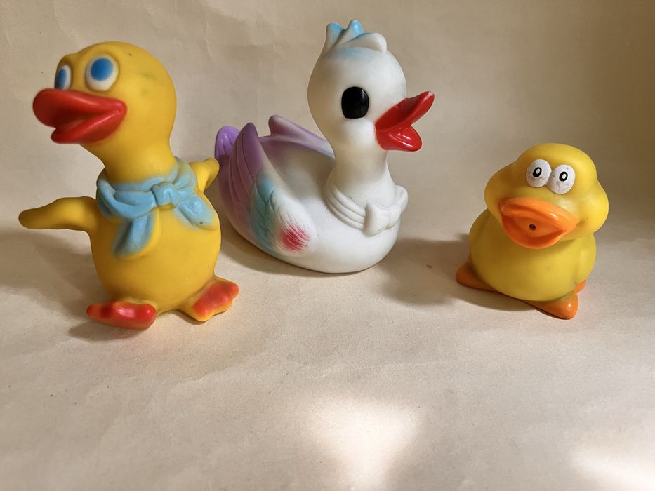 Игрушка  резиновая куколка утята поросенок утенок мышка