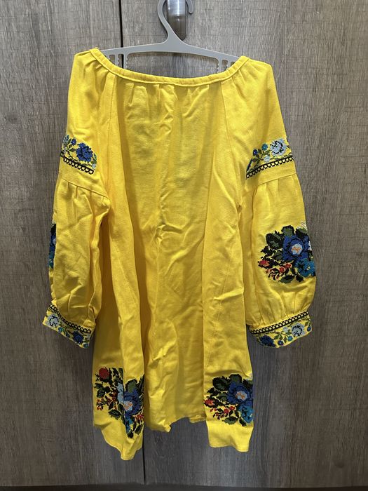 Практично нова вишита сукня-туніка