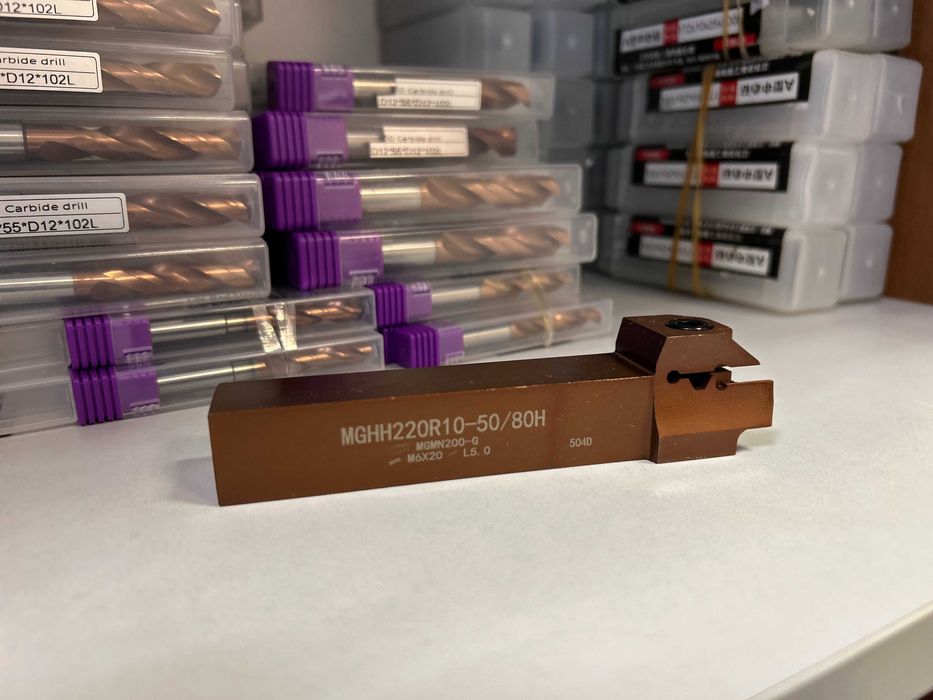 Nóż tokarski do rowków czołowych, rowkowania czołowego, MGHH220R 50/80