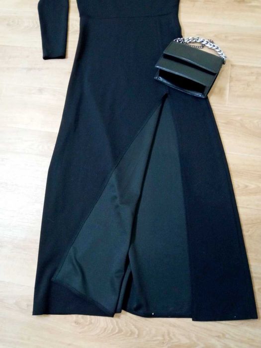 Чорна сукня з розрізом р.48-50