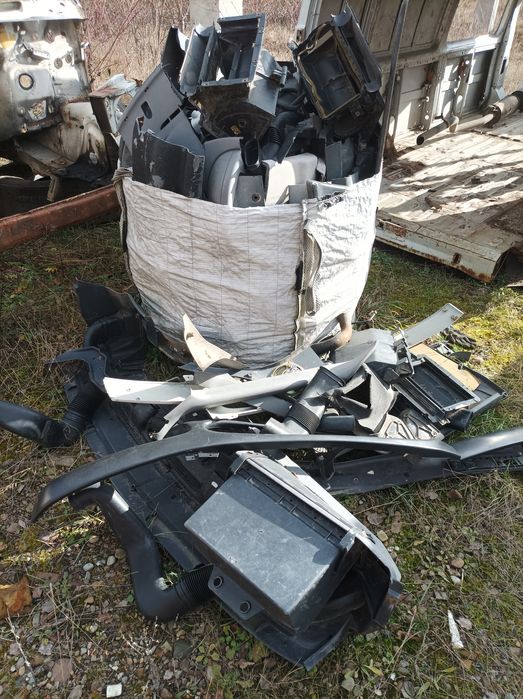 Пластмаса на переробку вторсировина автомобільний пластик