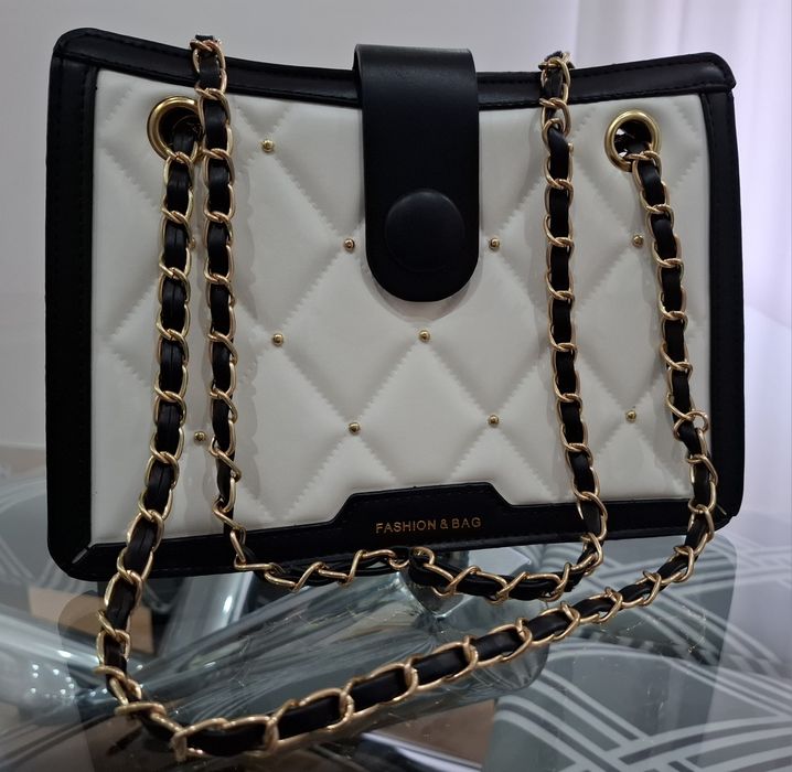 Vende-se Mala Pequena