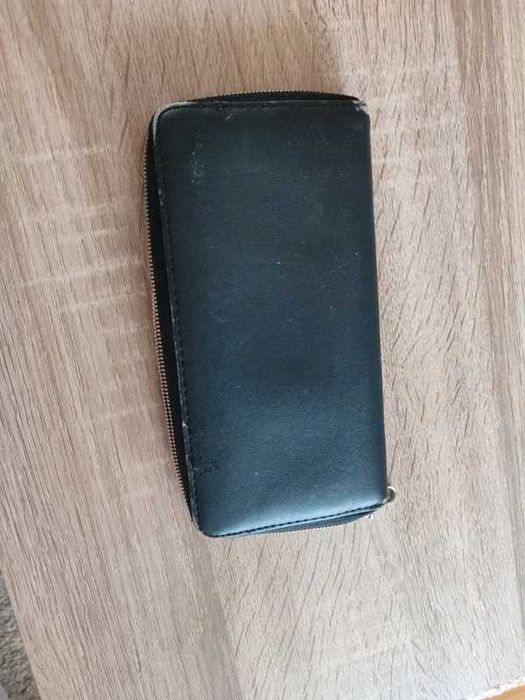 Portfel Calvin Klein czarny z białym napisem