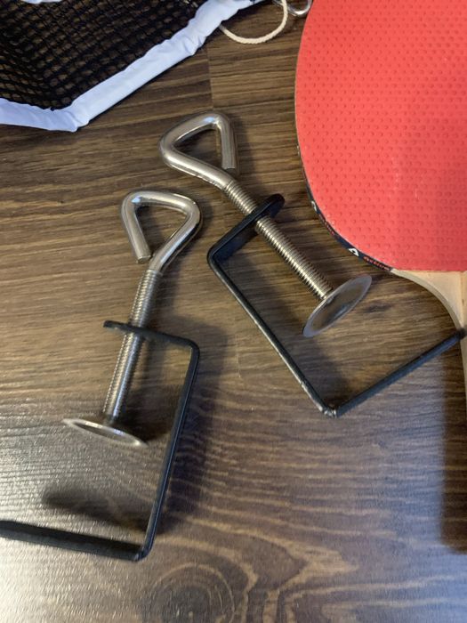 Тенисные ракетки, мячики и сетка