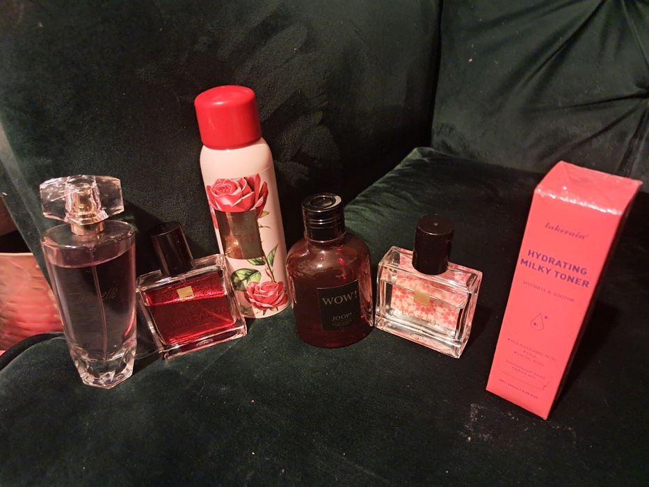 Zestaw perfum i kosmetyków