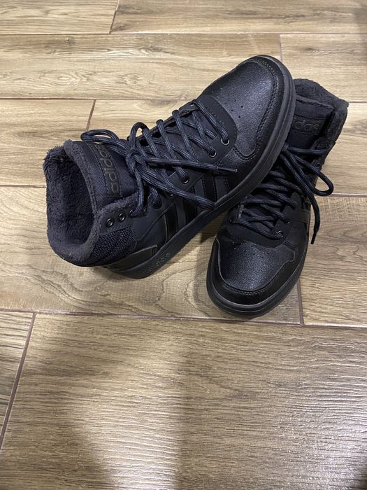 Утеплені кросівки ADIDAS HOOPS 2.0 MID 40 розмip