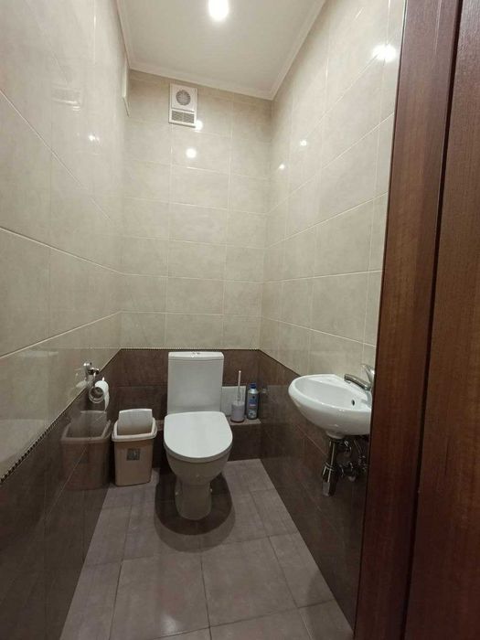 Простора 2-х кімн. у гарному стані з газовим котлом. Центральний парк!