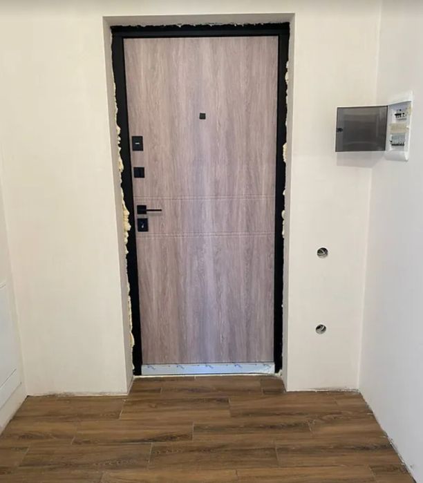 Продаж 2к квартири 77.4 кв. м на вул. Далека