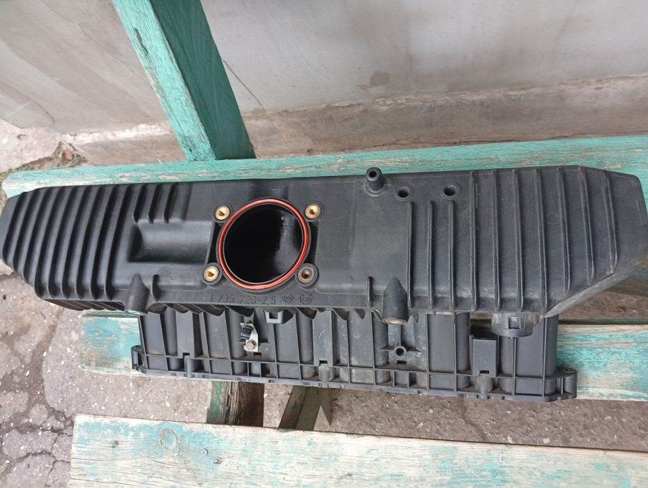 Продам на бмв е34 впускний колектор м50б25