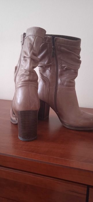 Skórzane botki LASOCKI na obcasie 7 sm.