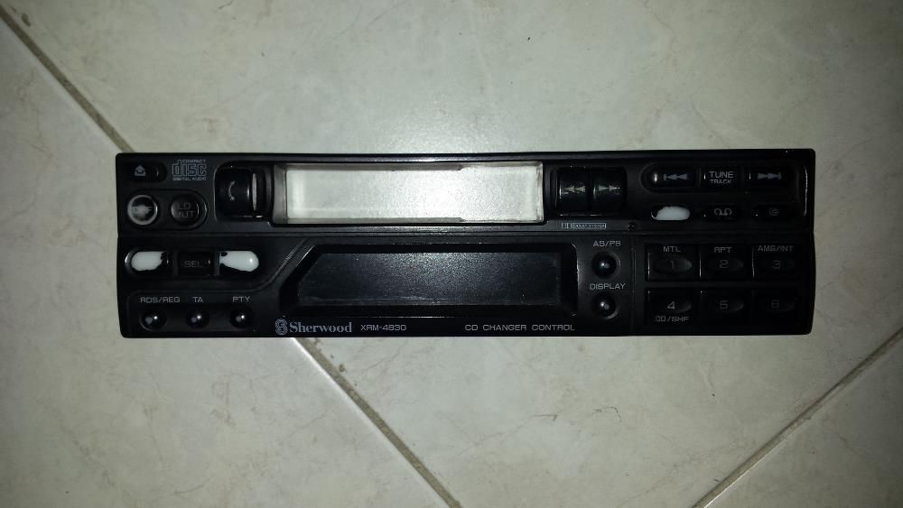 Rádio Sherwood com possivel ligaçao de subwoofer.