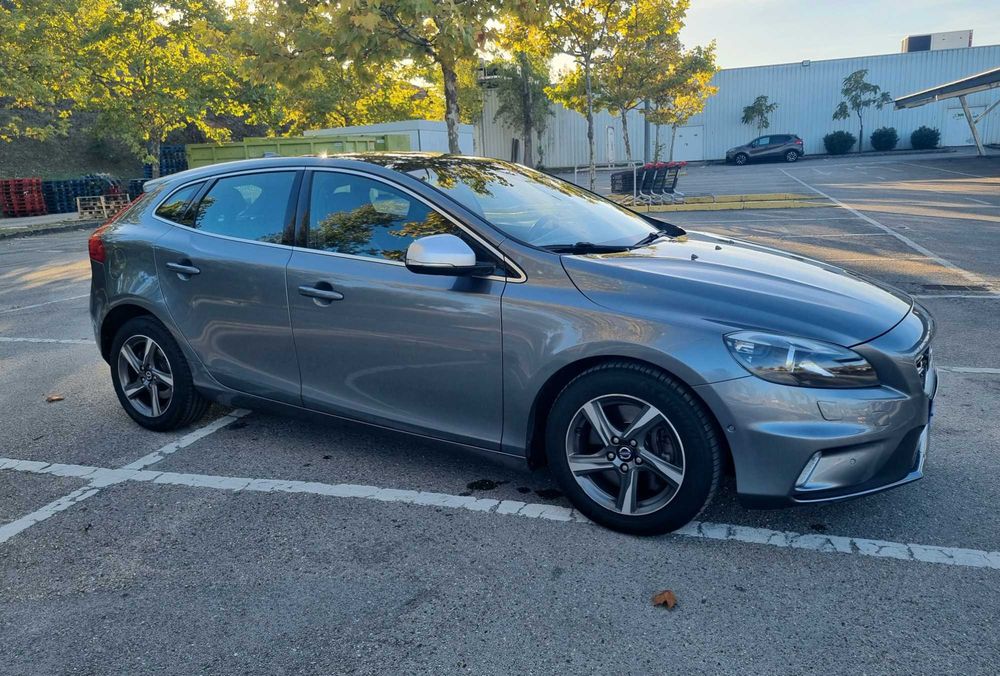 Volvo V40 D4 R-Design (190 cv) — photo 2