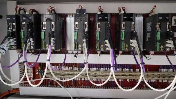 Свердлильно-присадочний верстат з ЧПУ HOLD HB621CG обробка з 6 сторін