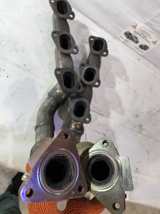 Колектор випускной 3.0 ОМ 642 Mercedes-Benz правий лівий