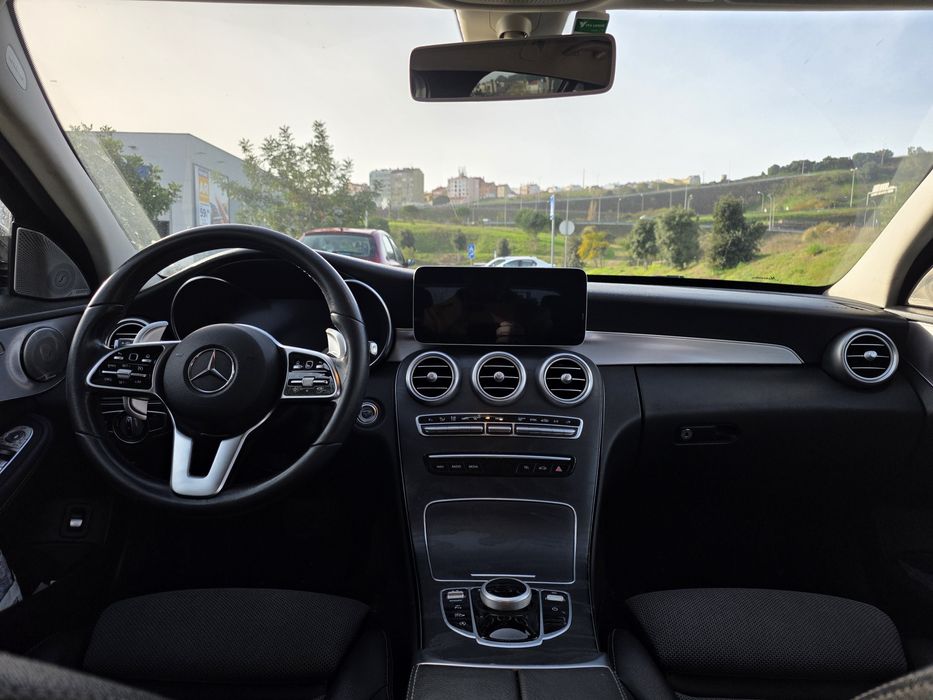 O Parceiro Ideal para a Sua Família: Mercedes-Benz C180 (Face-lift)