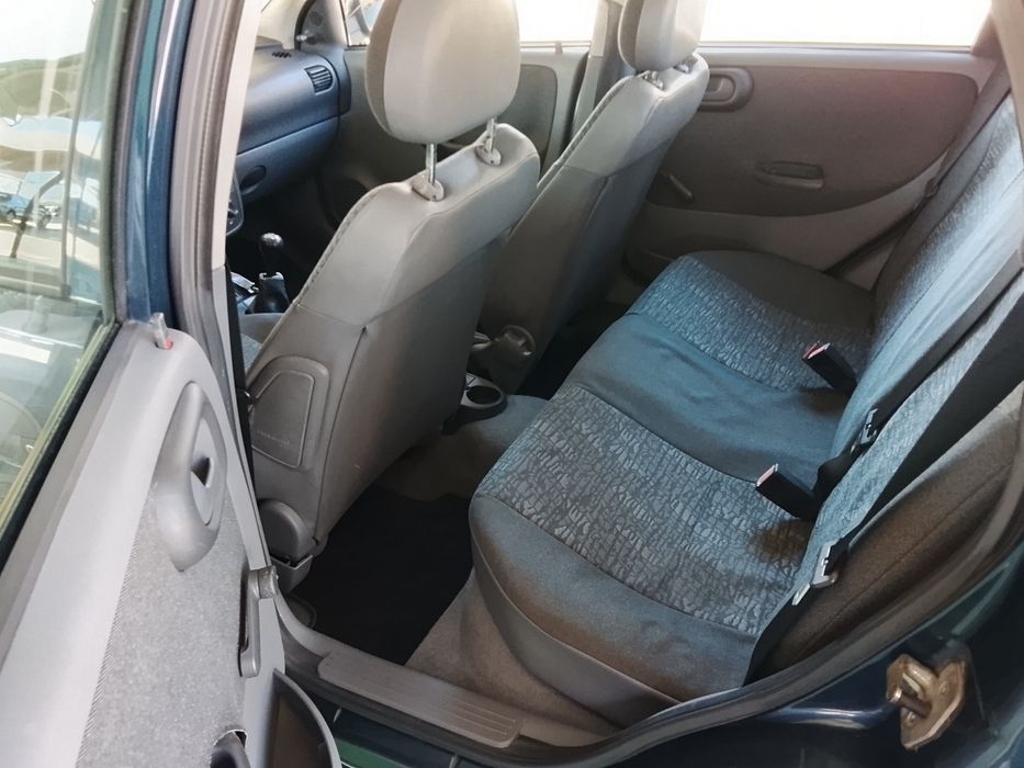 Opel Corsa 1.2 Confort ano 2001 impecável de mecânica