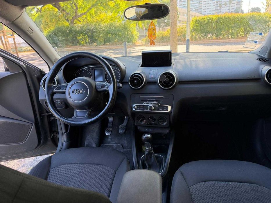 Audi 1.6 Sportback 115cv (5 Portas) – Económico, Excelente Estado