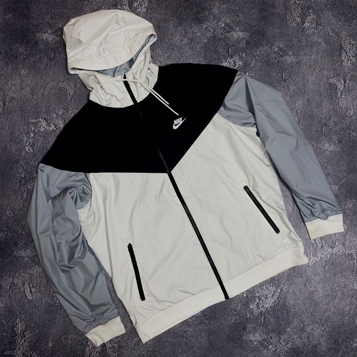 Вітровка Nike Windrunner