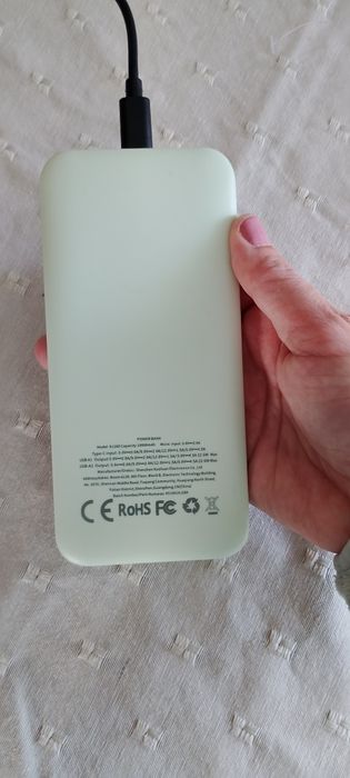 Powerbank verde com cabo