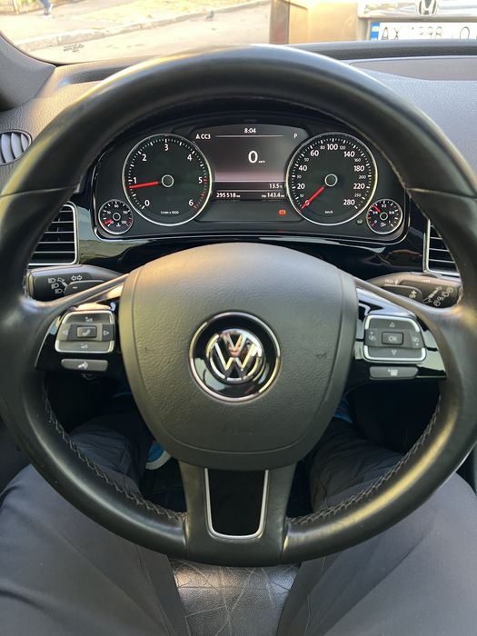 Автомобіль Volkswagen Touareg NF 2010