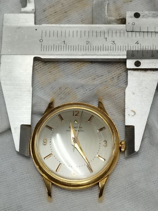 Relógio Zenith automático em ouro  
180
