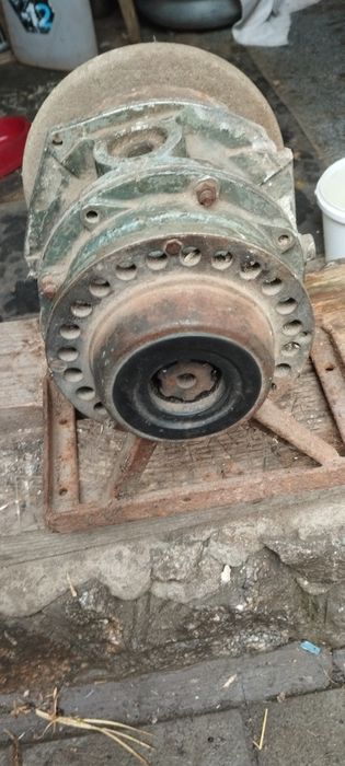 Станок для заточки инструмента.