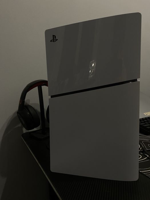 Ps5 slim bez napedu 1TB z dwoma padami