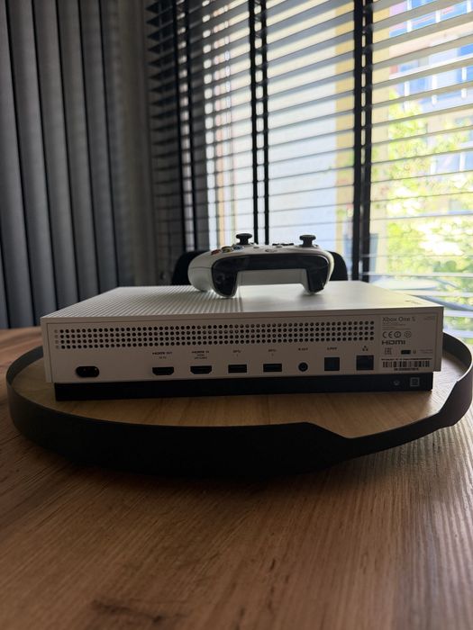 Xbox One S  1 TB