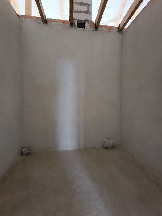 Продається одноповерховий особняк, з гаражем та власним подвірям