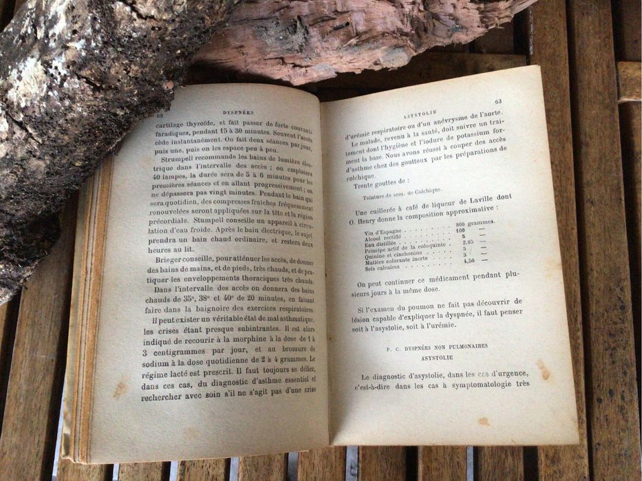 Livro de medicina de 1909