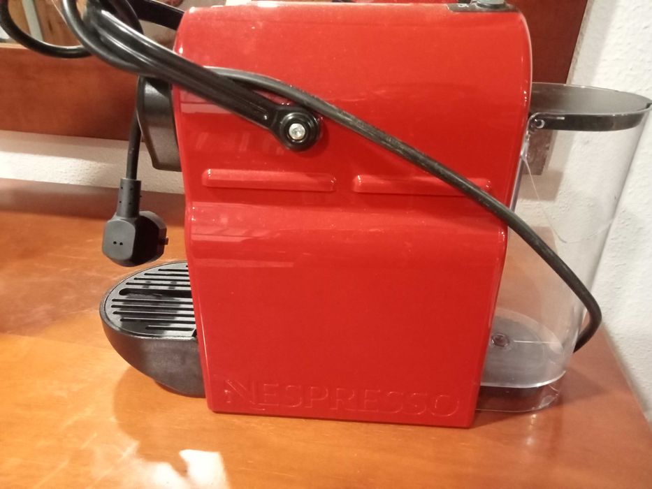 Máquina café NESPRESSO