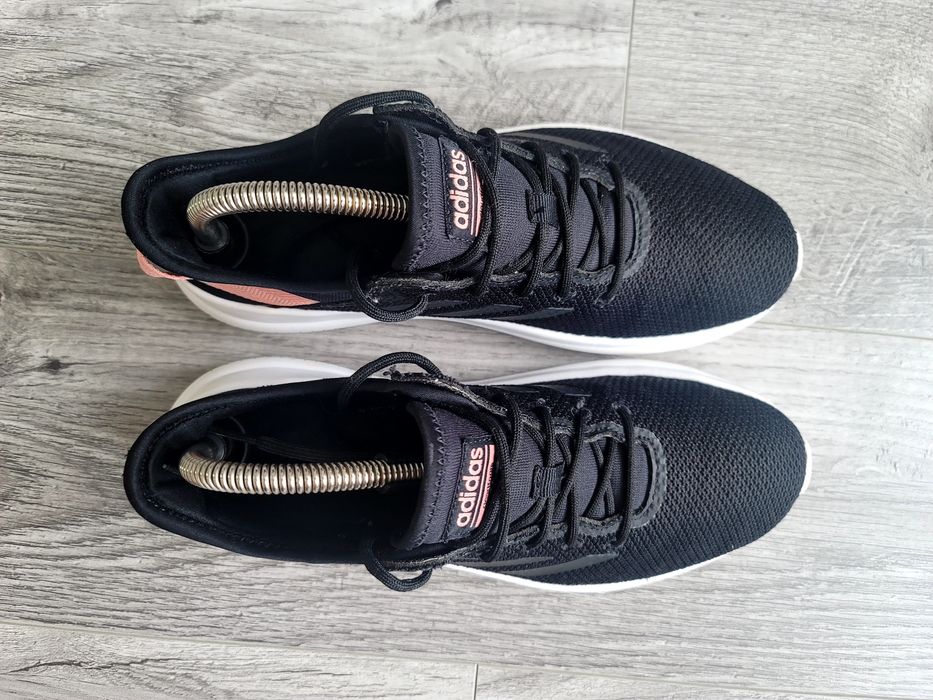 Продам фірмові кросівки Adidas cloud foam
